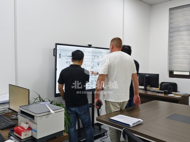 現(xiàn)場需求溝通,客戶來訪展開深度技術(shù)交流